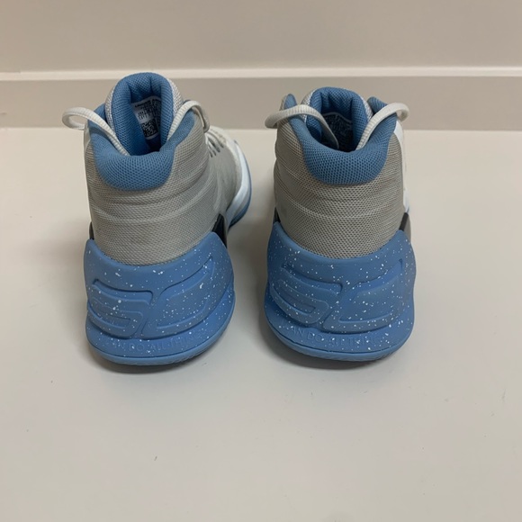 Steph Curry youth basketball shoes - Picture 3 of 5